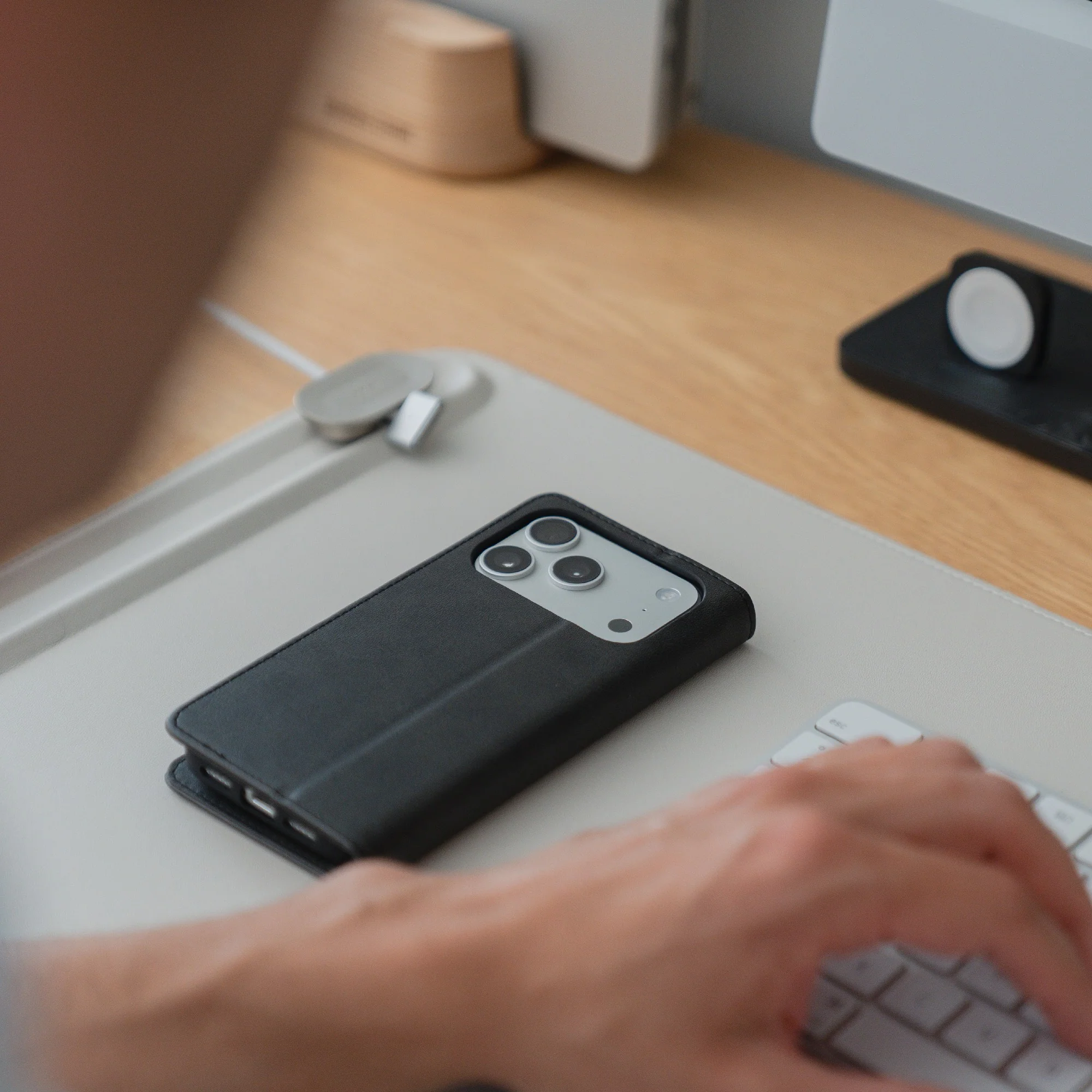 arktis iPhone 17 Pro Max Book Case - Image 7