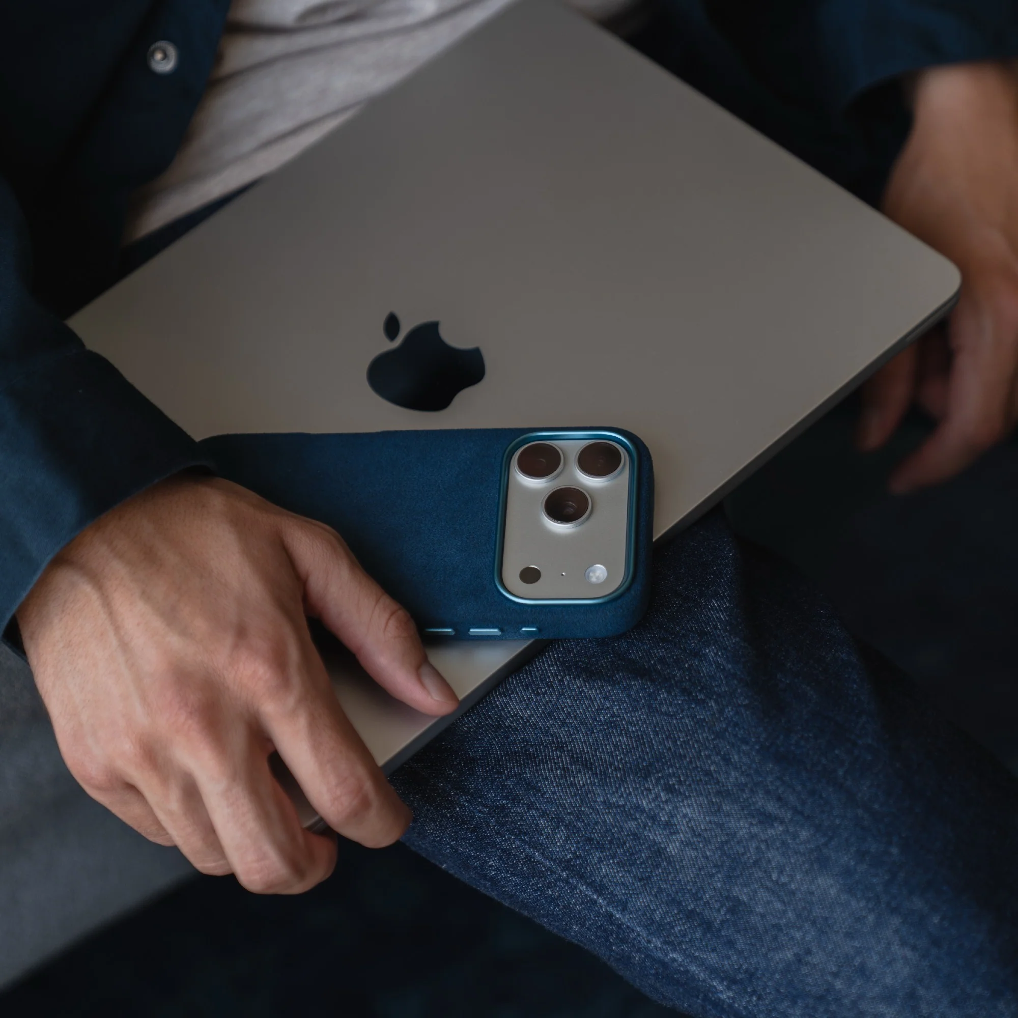 arktis iPhone 17 Pro Hülle aus Alcantara - Image 12
