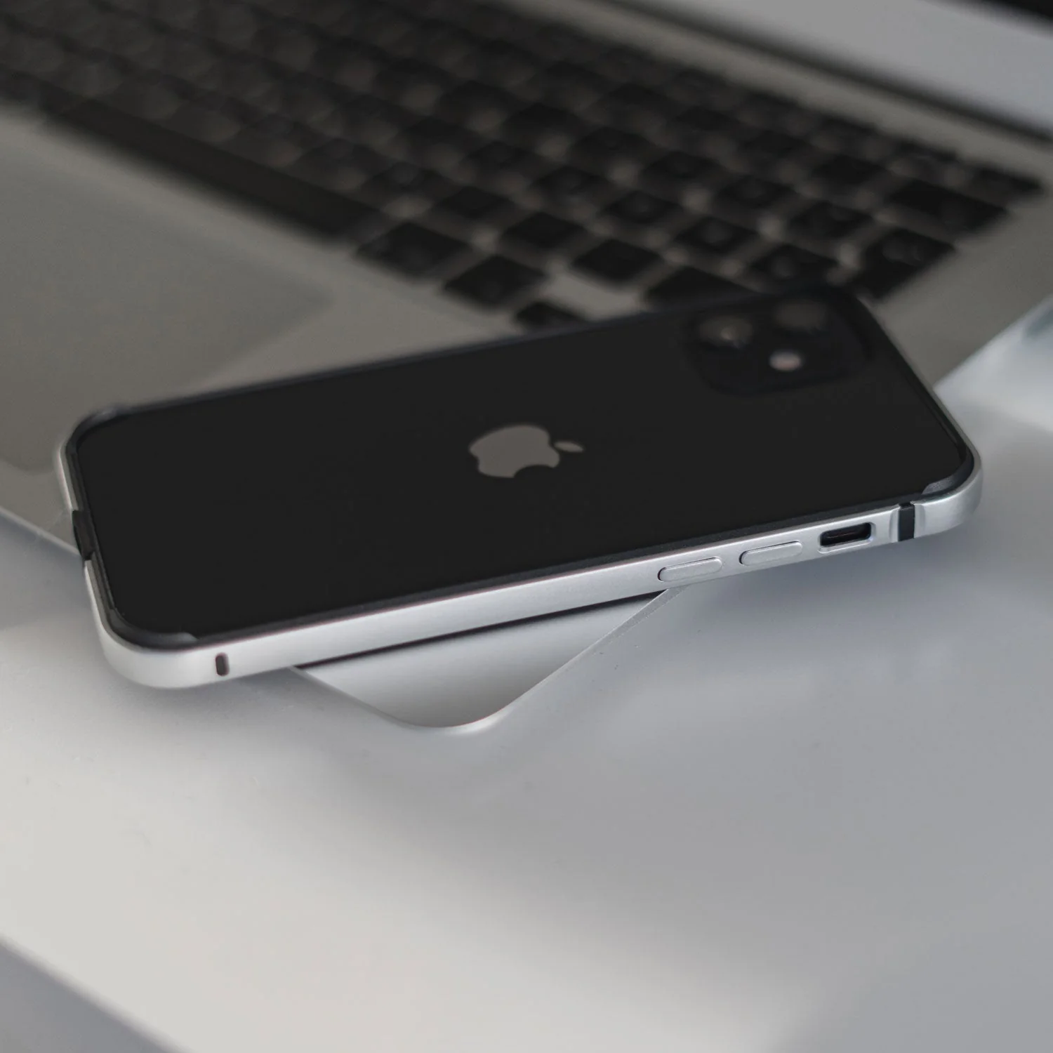 Aviato AirZERO Alu Bumper für iPhone 15 - Image 26