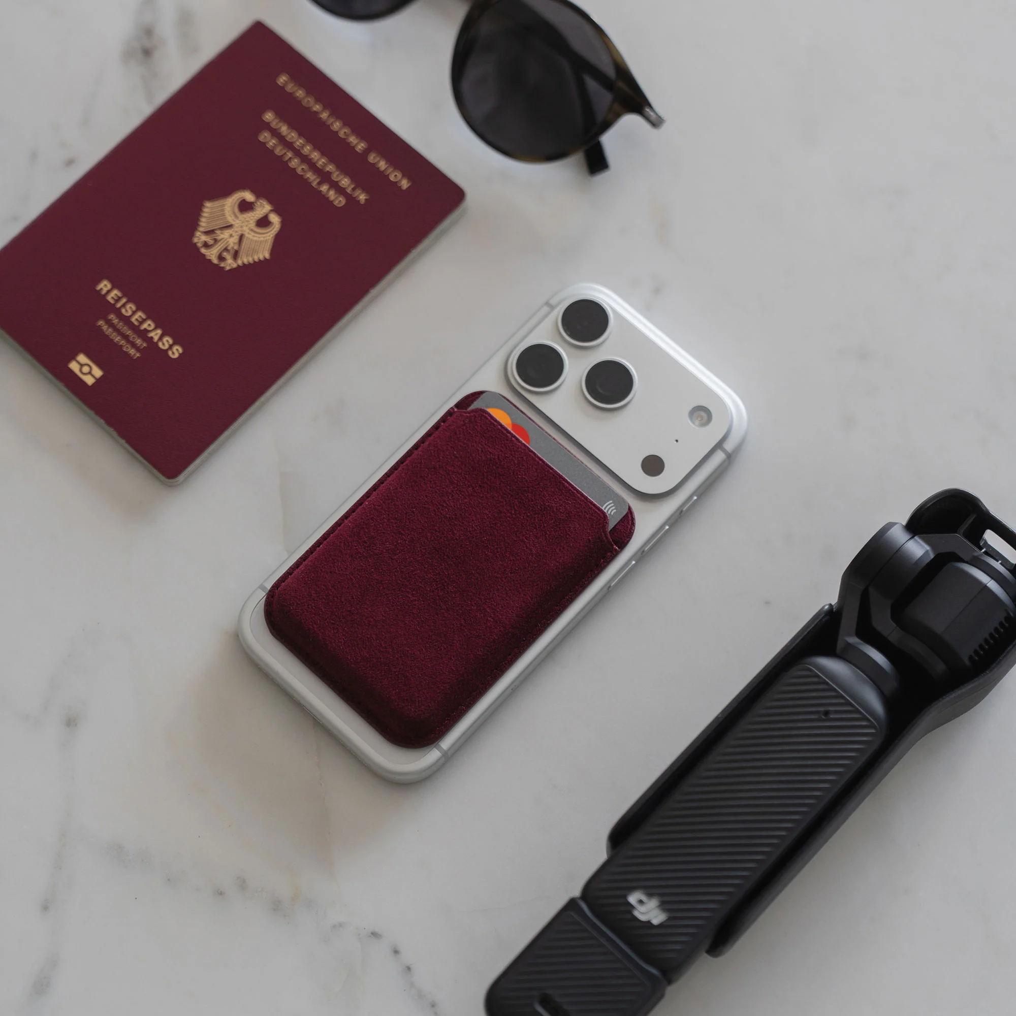 arktis iPhone MagSafe Kartenhalter aus Alcantara - Image 28