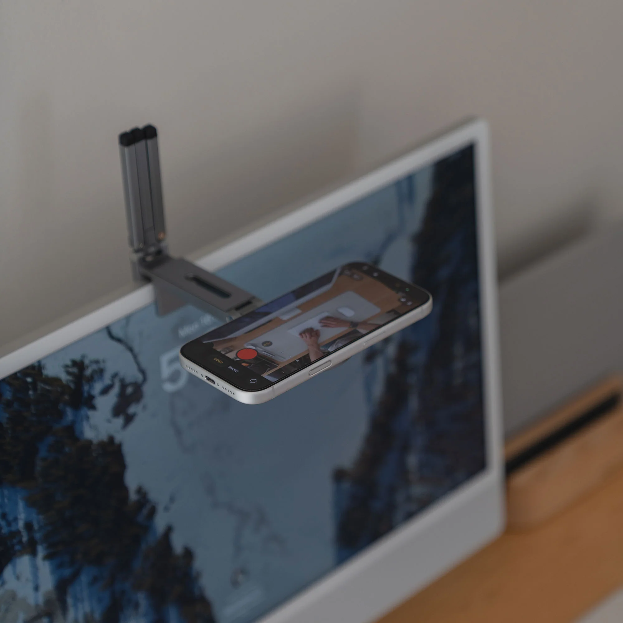 arktis iPhone MagSafe Tripod 360 Halterung - Image 7