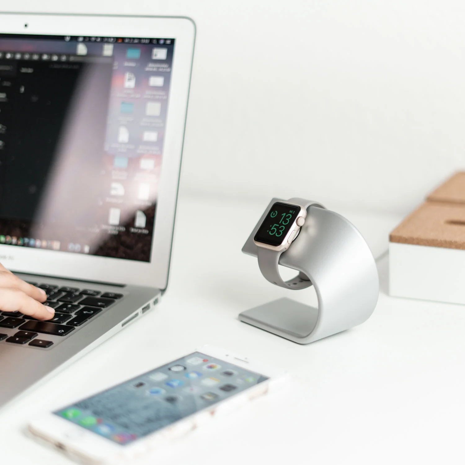 arktisband Aluminium Apple Watch Ständer - Image 11