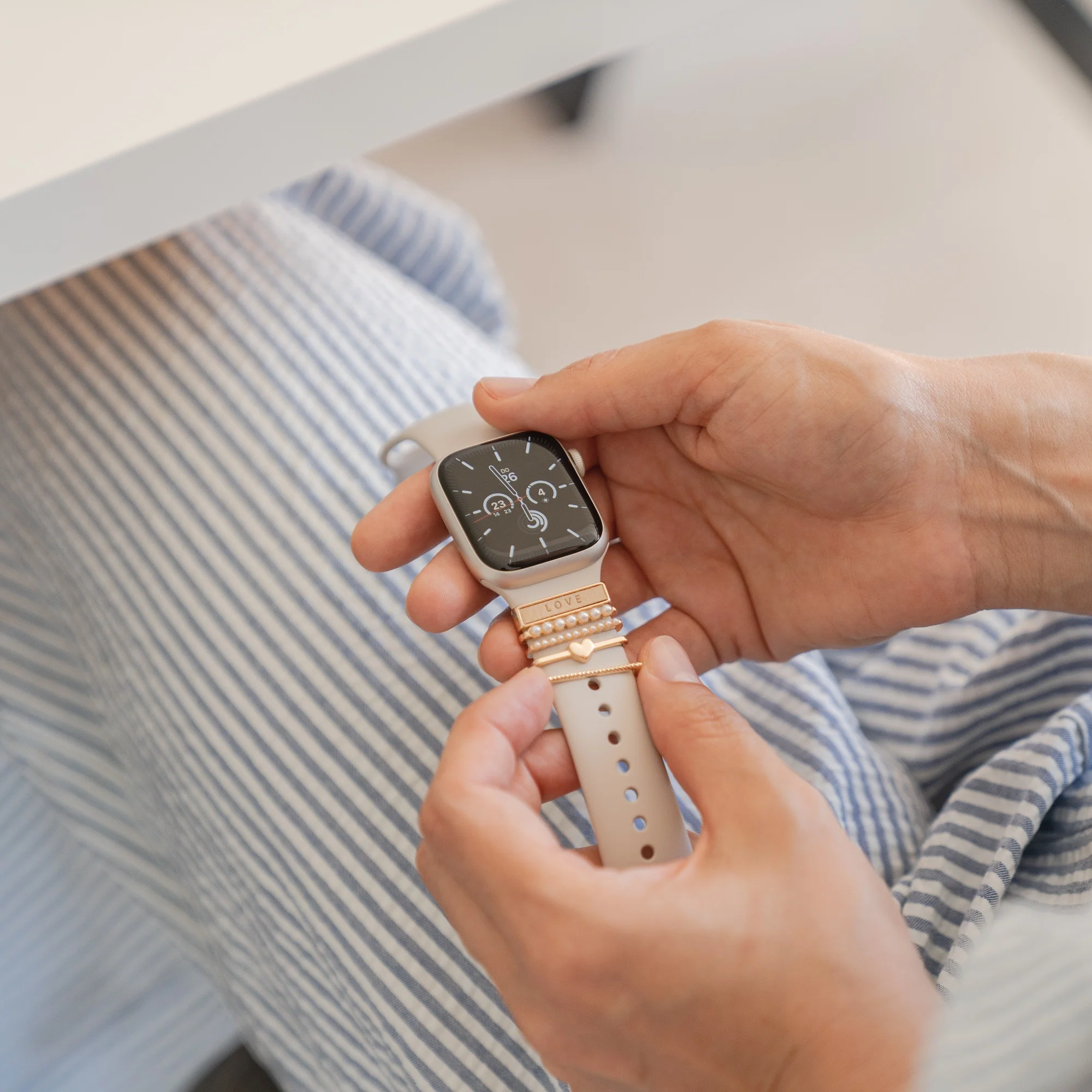 arktisband Apple Watch Charms "Love" - Gold - Image 4