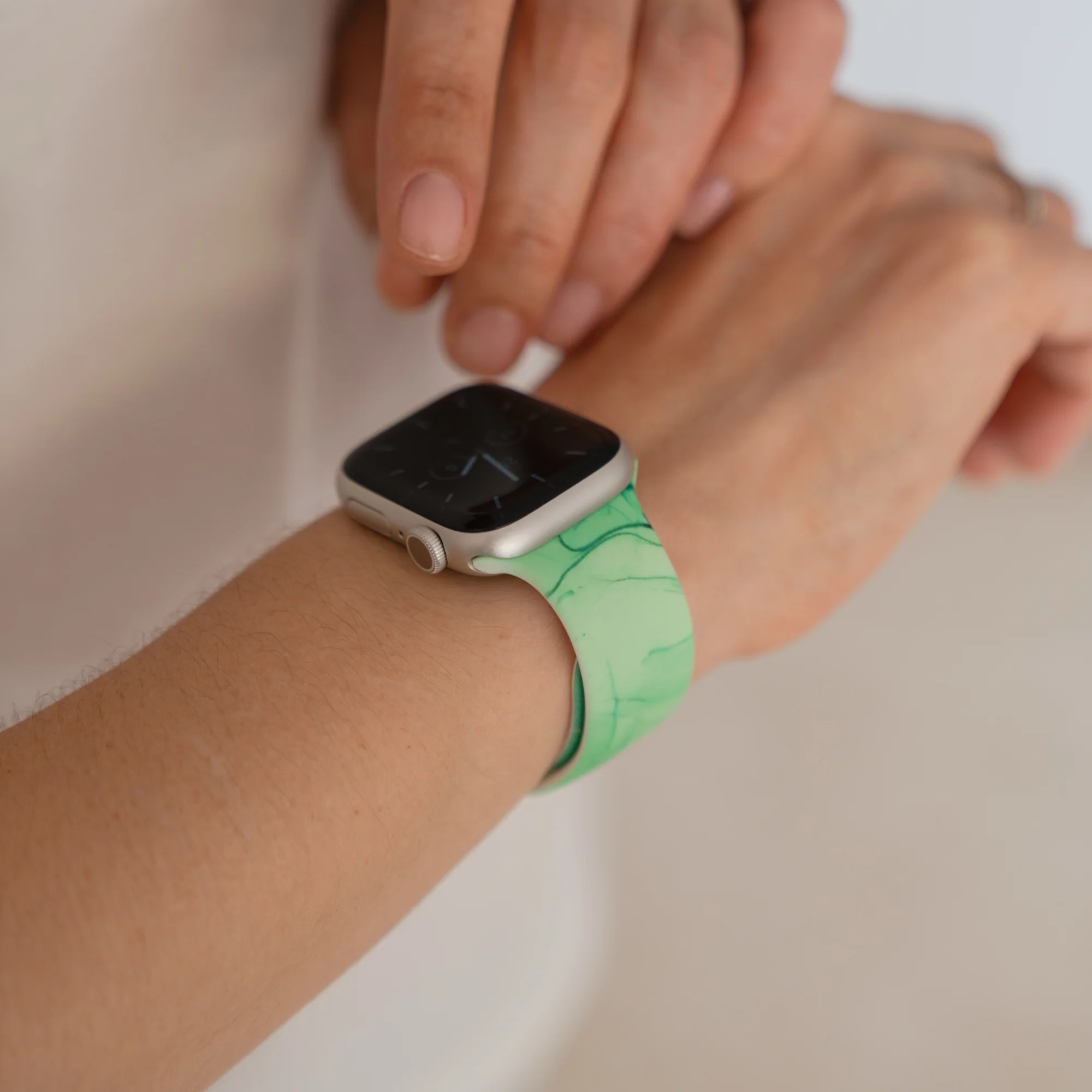 arktisband Green Marble Apple Watch Armband - Image 4