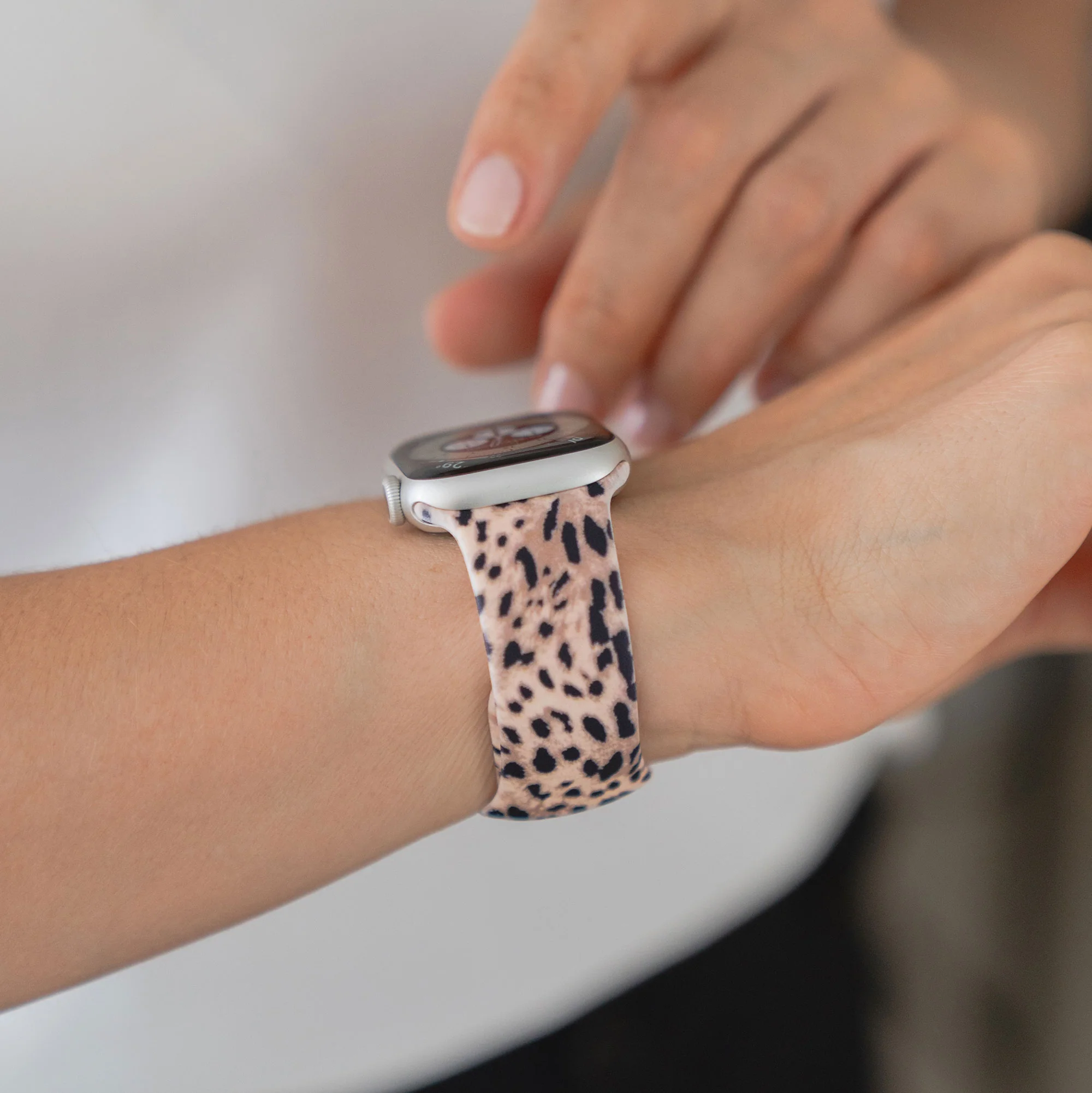 arktisband Leopard Apple Watch Armband - Image 5