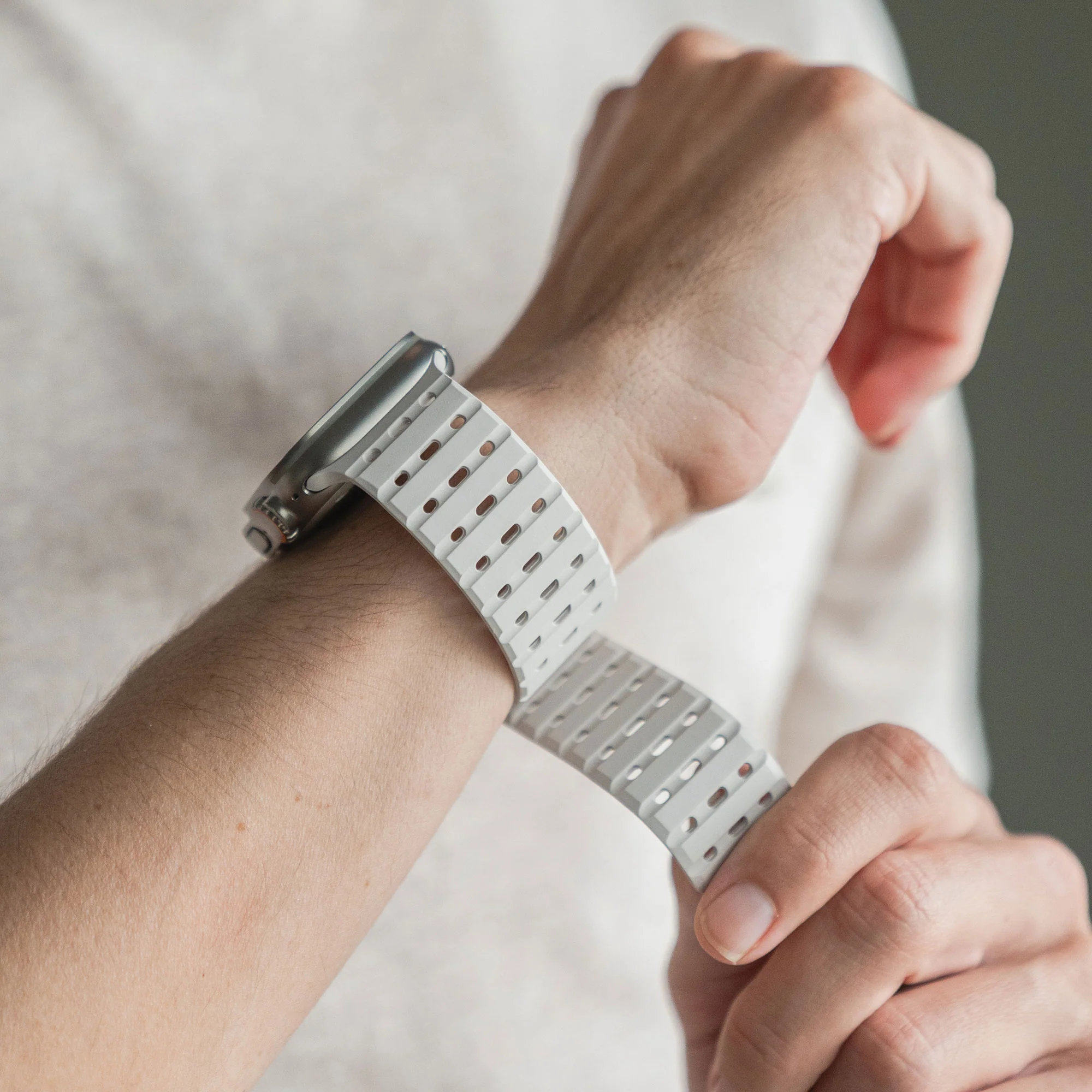 arktisband Apple Watch magnetisches Silikonarmband „Power“ - Image 7