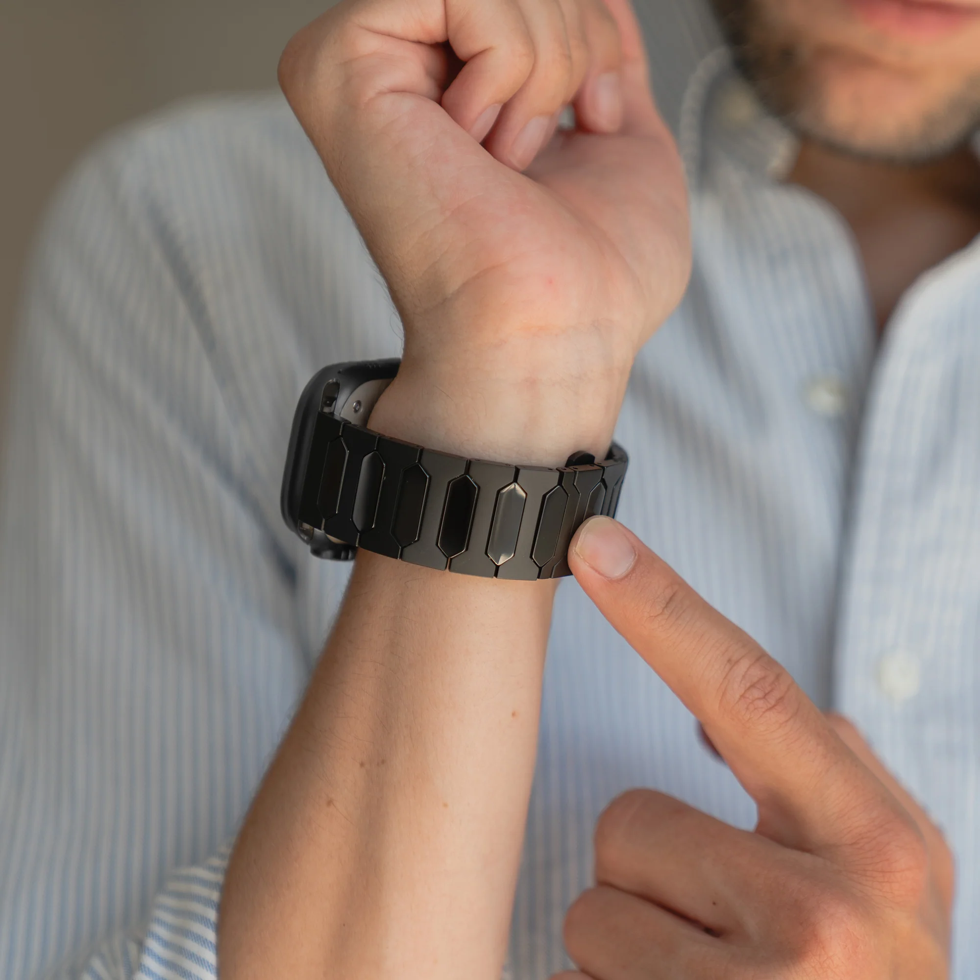 arktisband Apple Watch Ultra Titanarmband „Vectoron“ - Image 17