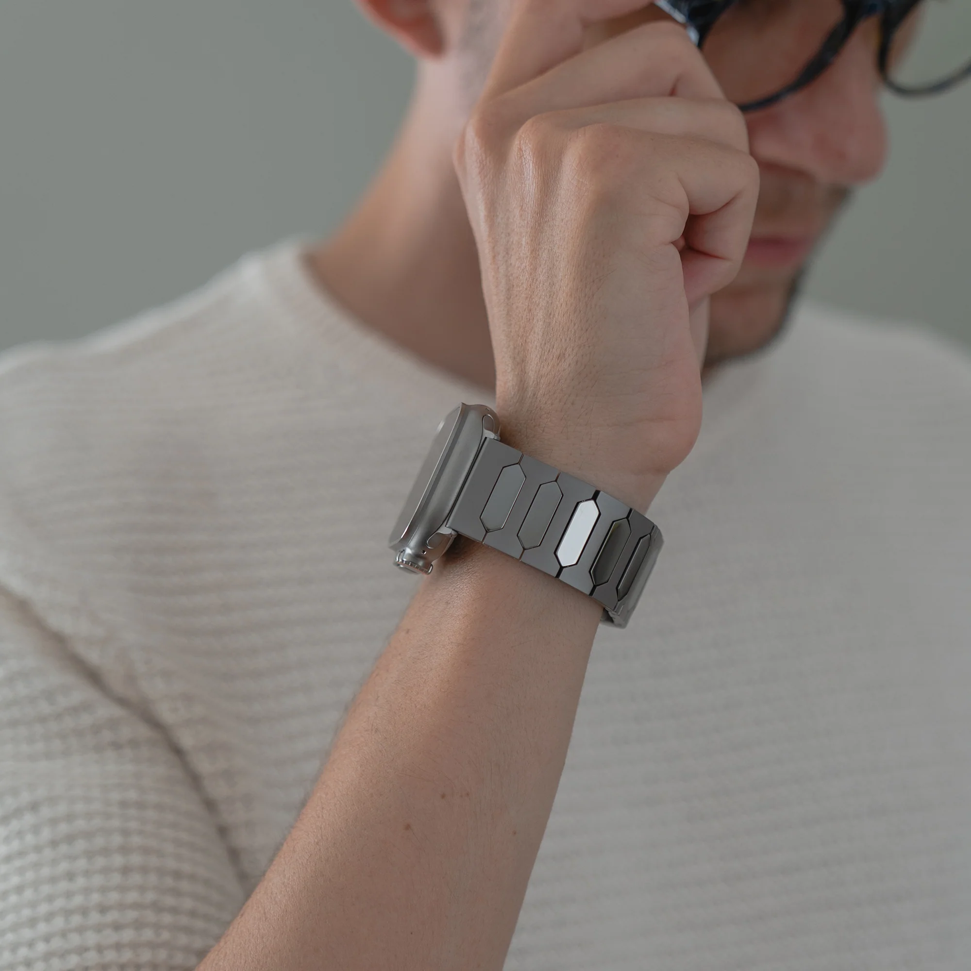 arktisband Apple Watch Ultra Titanarmband „Vectoron“ - Image 8