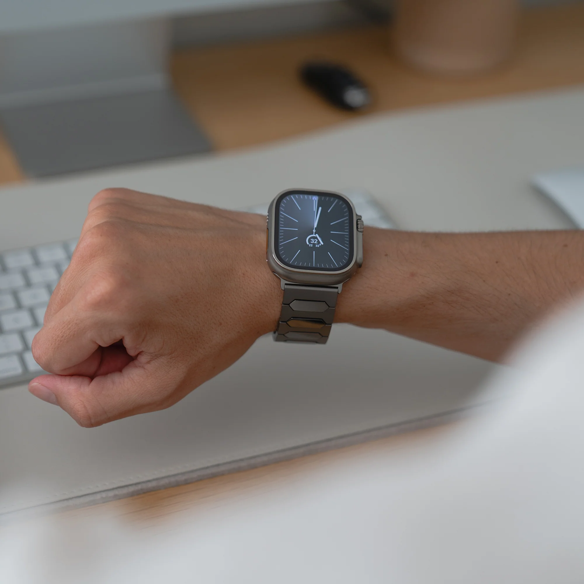arktisband Apple Watch Ultra Titanarmband „Vectoron“ - Image 9