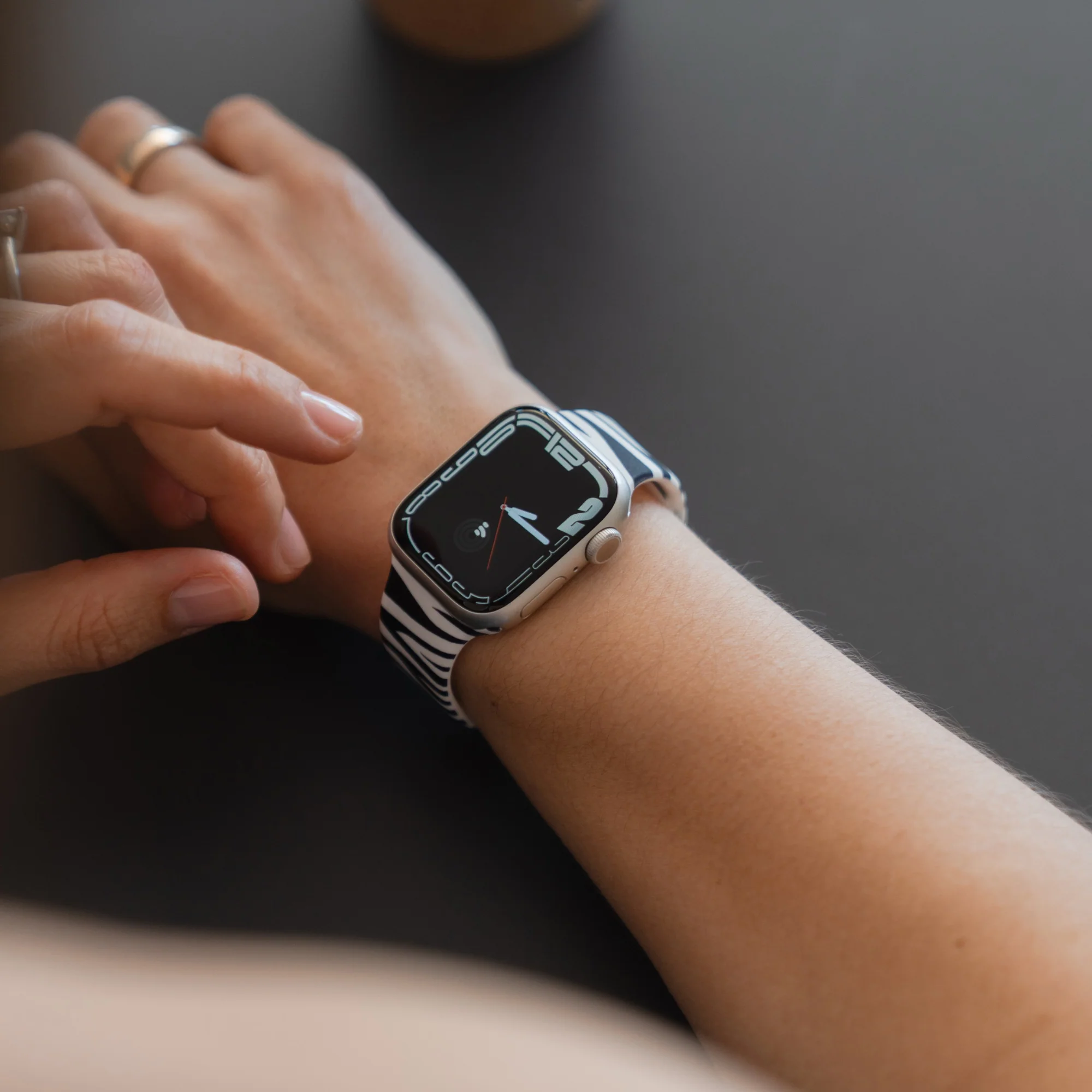 arktisband Zebra Apple Watch Armband - Image 4