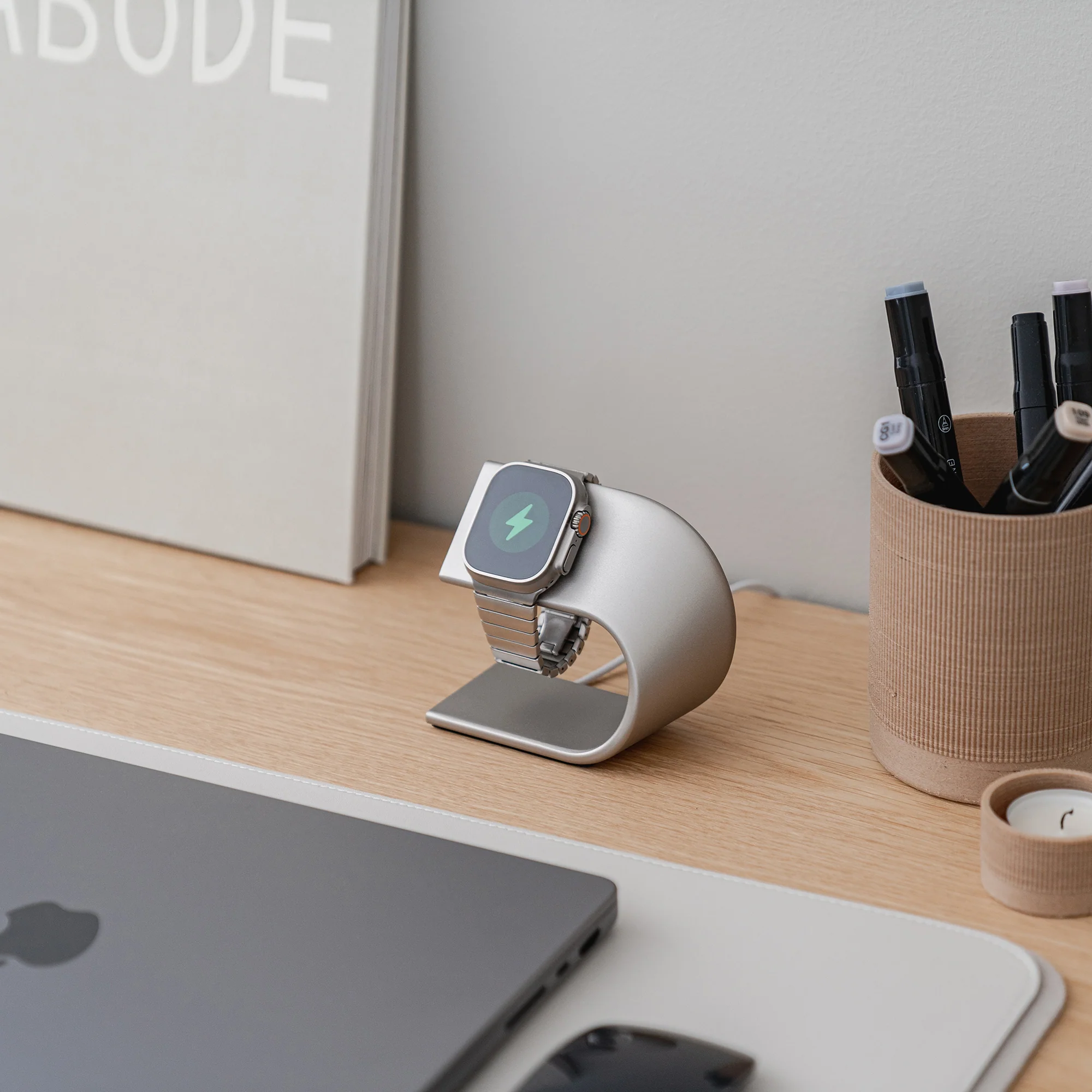 arktisband Aluminium Apple Watch Ultra Ständer - Titanfarben - Image 7